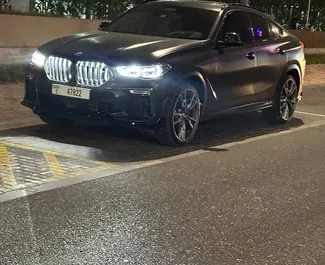 Vooraanzicht van een huurauto BMW X6 in Dubai, Verenigde Arabische Emiraten ✓ Auto #14835. ✓ Transmissie Automatisch TM ✓ 0 beoordelingen.