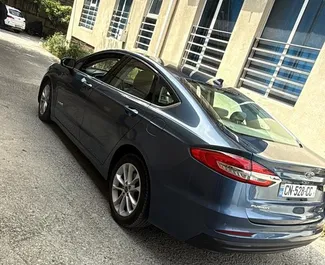 Benzine motor van 2,0L van Ford Fusion Sedan 2019 te huur in Tbilisi.