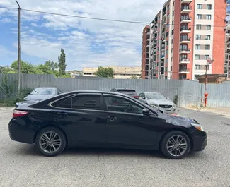 Toyota Camry 2017 met Vooraandrijving systeem, beschikbaar in Tbilisi.
