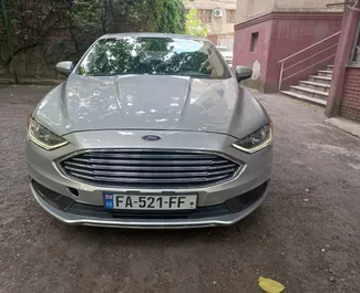 Vooraanzicht van een huurauto Ford Fusion Sedan in Tbilisi, Georgië ✓ Auto #14832. ✓ Transmissie Automatisch TM ✓ 0 beoordelingen.