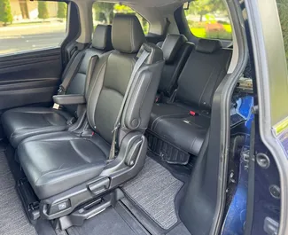 Honda Odyssey 2023 beschikbaar voor verhuur in Jerevan, met een kilometerlimiet van onbeperkt.
