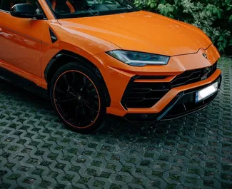 Vooraanzicht van een huurauto Lamborghini Urus in Tbilisi, Georgië ✓ Auto #14931. ✓ Transmissie Automatisch TM ✓ 0 beoordelingen.