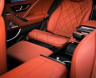 Autohuur Mercedes-Benz S-Class Maybach 2024 in in Georgië, met Benzine brandstof en 496 pk ➤ Vanaf 2600 GEL per dag.