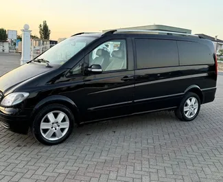 Interieur van Mercedes-Benz Vito te huur in Albanië. Een geweldige auto met 7 zitplaatsen en een Handmatig transmissie.
