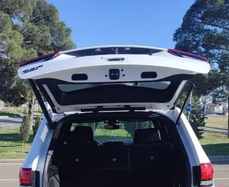 Kilometerlimiet voor verhuur Jeep Grand Cherokee in Georgië Jeep Grand Cherokee 2020 beschikbaar voor verhuur in Tbilisi, met een kilometerlimiet van 250 km/dag.