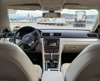 Diesel motor van 1,8L van Volkswagen Passat 2015 te huur in Tirana.