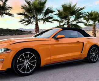 Vooraanzicht van een huurauto Ford Mustang Cabrio in Alicante, Spanje ✓ Auto #14975. ✓ Transmissie Automatisch TM ✓ 0 beoordelingen.
