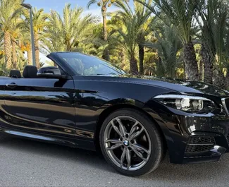 BMW 220d Cabrio 2019 beschikbaar voor verhuur in Alicante, met een kilometerlimiet van 250 km/dag.