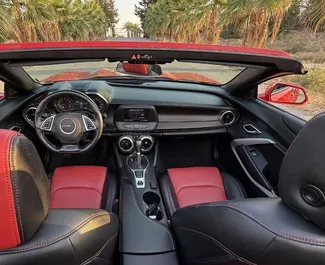 Benzine motor van 3,6L van Chevrolet Camaro Cabrio 2020 te huur in Alicante.