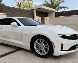 Vooraanzicht van een huurauto Chevrolet Camaro in Alicante, Spanje ✓ Auto #14985. ✓ Transmissie Automatisch TM ✓ 0 beoordelingen.