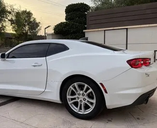 Autohuur Chevrolet Camaro 2021 in in Spanje, met Benzine brandstof en 305 pk ➤ Vanaf 150 EUR per dag.