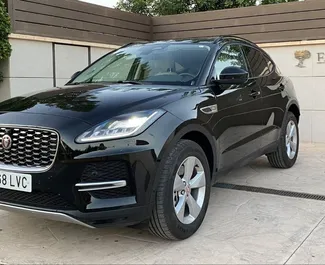 Vooraanzicht van een huurauto Jaguar F-PACE in Alicante, Spanje ✓ Auto #15006. ✓ Transmissie Automatisch TM ✓ 0 beoordelingen.