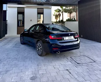 Verhuur BMW 320i. Comfort, Premium Auto te huur in de VAE ✓ Borg van Zonder Borg ✓ Verzekeringsmogelijkheden TPL.