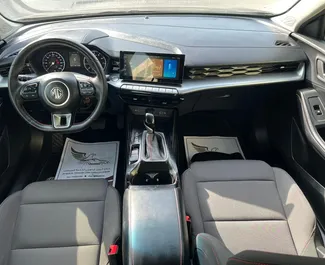 MG 5/GT 2024 met Vooraandrijving systeem, beschikbaar in Dubai.