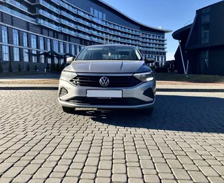 Vooraanzicht van een huurauto Volkswagen Polo Sedan in Minsk, Wit-Rusland ✓ Auto #15016. ✓ Transmissie Automatisch TM ✓ 0 beoordelingen.