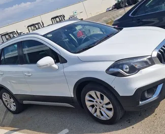 Vooraanzicht van een huurauto Suzuki SX4 S-Cross in Bakoe, Azerbeidzjan ✓ Auto #15070. ✓ Transmissie Automatisch TM ✓ 0 beoordelingen.