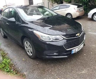 Vooraanzicht van een huurauto Chevrolet Cruze in Koetaisi, Georgië ✓ Auto #15121. ✓ Transmissie Automatisch TM ✓ 0 beoordelingen.