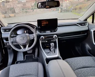 Verhuur Toyota Rav4. Comfort, SUV, Crossover Auto te huur in Georgië ✓ Borg van Zonder Borg ✓ Verzekeringsmogelijkheden TPL, CDW, SCDW, Diefstal.