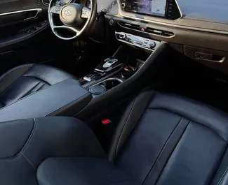 Hyundai Sonata 2021 beschikbaar voor verhuur in Almaty, met een kilometerlimiet van 250 km/dag.