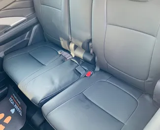 Mitsubishi Xpander 2026 beschikbaar voor verhuur in Dubai, met een kilometerlimiet van 250 km/dag.