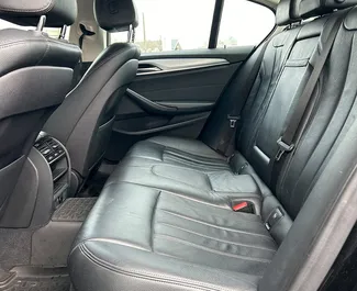 Verhuur BMW G30. Premium Auto te huur in Wit-Rusland ✓ Borg van Borg van 200 USD ✓ Verzekeringsmogelijkheden TPL, CDW.