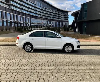 Vooraanzicht van een huurauto Skoda Rapid in Minsk, Wit-Rusland ✓ Auto #15018. ✓ Transmissie Handmatig TM ✓ 0 beoordelingen.