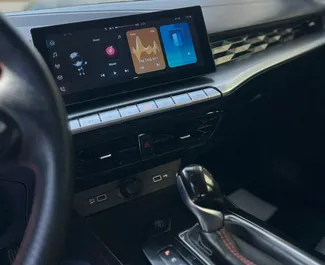 MG 5/GT 2024 beschikbaar voor verhuur in Dubai, met een kilometerlimiet van onbeperkt.