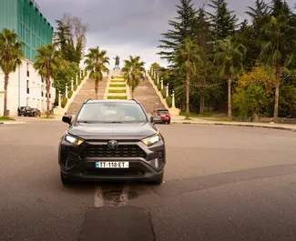 Vooraanzicht van een huurauto Toyota Rav4 in Koetaisi, Georgië ✓ Auto #10945. ✓ Transmissie Automatisch TM ✓ 1 beoordelingen.