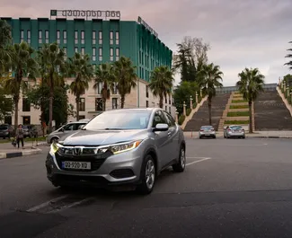Vooraanzicht van een huurauto Honda HR-V in Koetaisi, Georgië ✓ Auto #10950. ✓ Transmissie Automatisch TM ✓ 2 beoordelingen.