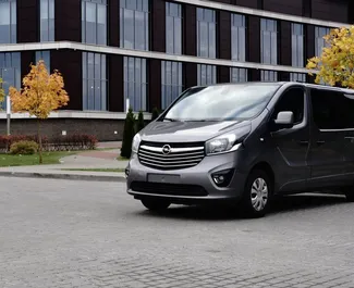 Vooraanzicht van een huurauto Opel Vivaro in Minsk, Wit-Rusland ✓ Auto #15043. ✓ Transmissie Automatisch TM ✓ 0 beoordelingen.