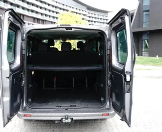 Diesel motor van 1,6L van Opel Vivaro 2018 te huur in Minsk.
