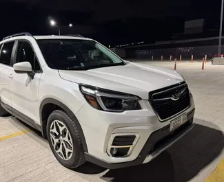 Vooraanzicht van een huurauto Subaru Forester in Tbilisi, Georgië ✓ Auto #15096. ✓ Transmissie Automatisch TM ✓ 0 beoordelingen.