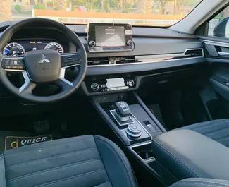 Huur een Mitsubishi Outlander in Dubai Verenigde Arabische Emiraten