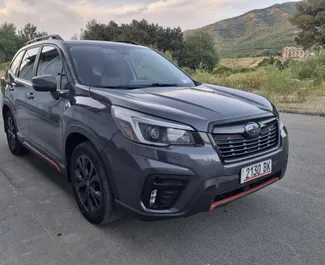 Vooraanzicht van een huurauto Subaru Forester in Tbilisi, Georgië ✓ Auto #15095. ✓ Transmissie Automatisch TM ✓ 0 beoordelingen.