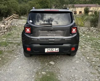 Benzine motor van 2,4L van Jeep Renegade 2020 te huur in Tbilisi.