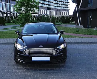 Vooraanzicht van een huurauto Ford Fusion Sedan in Minsk, Wit-Rusland ✓ Auto #15020. ✓ Transmissie Automatisch TM ✓ 0 beoordelingen.