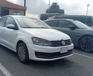 Vooraanzicht van een huurauto Volkswagen Polo Sedan in Bakoe, Azerbeidzjan ✓ Auto #14147. ✓ Transmissie Automatisch TM ✓ 0 beoordelingen.