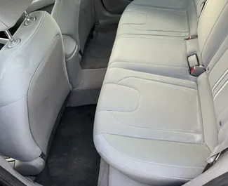 Hyundai Elantra 2023 met Vooraandrijving systeem, beschikbaar op de luchthaven van Tbilisi.