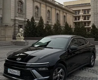 Vooraanzicht van een huurauto Hyundai Sonata in Almaty, Kazachstan ✓ Auto #15093. ✓ Transmissie Automatisch TM ✓ 0 beoordelingen.