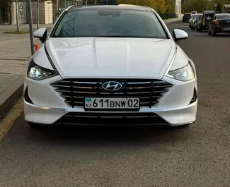 Autohuur Hyundai Sonata 2021 in in Kazachstan, met Benzine brandstof en 194 pk ➤ Vanaf 32000 KZT per dag.