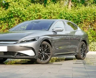 Vooraanzicht van een huurauto BYD HAN EV in Almaty, Kazachstan ✓ Auto #15028. ✓ Transmissie Automatisch TM ✓ 0 beoordelingen.