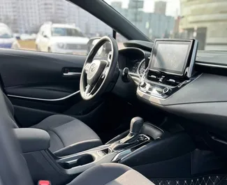 Hybride motor van 1,8L van Toyota Corolla Sedan 2020 te huur in Minsk.