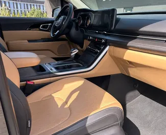 Kia Carnival 2020 beschikbaar voor verhuur in Minsk, met een kilometerlimiet van 350 km/dag.