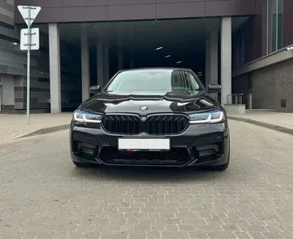 Autohuur BMW G30 2018 in in Wit-Rusland, met Diesel brandstof en 184 pk ➤ Vanaf 103 USD per dag.