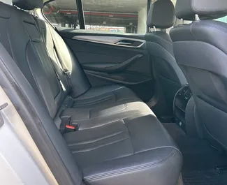 Autohuur BMW G30 2017 in in Wit-Rusland, met Diesel brandstof en 184 pk ➤ Vanaf 81 USD per dag.