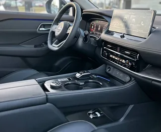 Nissan X-Trail 2023 beschikbaar voor verhuur in Minsk, met een kilometerlimiet van 350 km/dag.