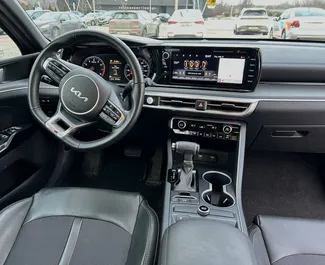 Verhuur Kia K5. Comfort, Premium Auto te huur in Wit-Rusland ✓ Borg van Borg van 133 USD ✓ Verzekeringsmogelijkheden TPL, CDW.