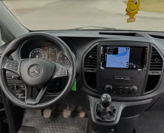 Vooraanzicht van een huurauto Mercedes-Benz V-Class in Minsk, Wit-Rusland ✓ Auto #15044. ✓ Transmissie Handmatig TM ✓ 0 beoordelingen.