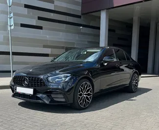 Vooraanzicht van een huurauto Mercedes-Benz E-Class in Minsk, Wit-Rusland ✓ Auto #15036. ✓ Transmissie Automatisch TM ✓ 0 beoordelingen.