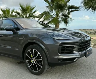 Autohuur Porsche Cayenne 2022 in in Spanje, met Benzine brandstof en 455 pk ➤ Vanaf 300 EUR per dag.